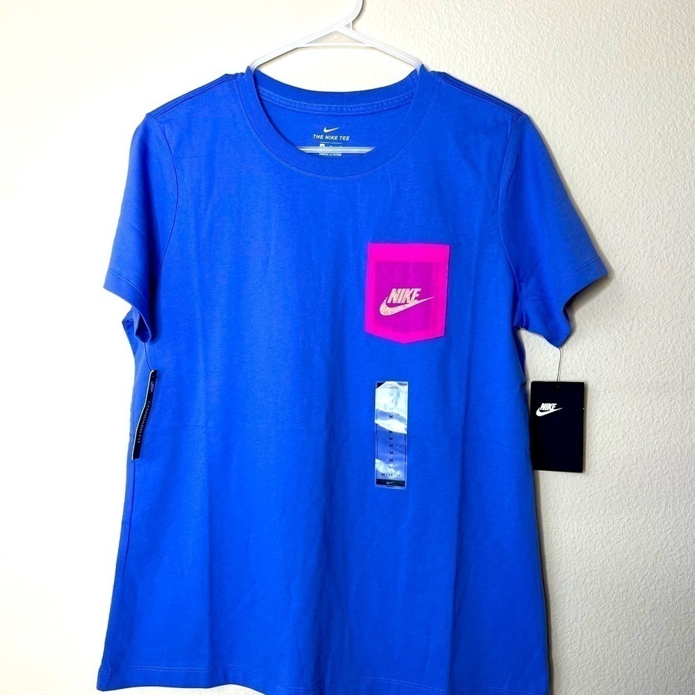 The Nike Tee NEW